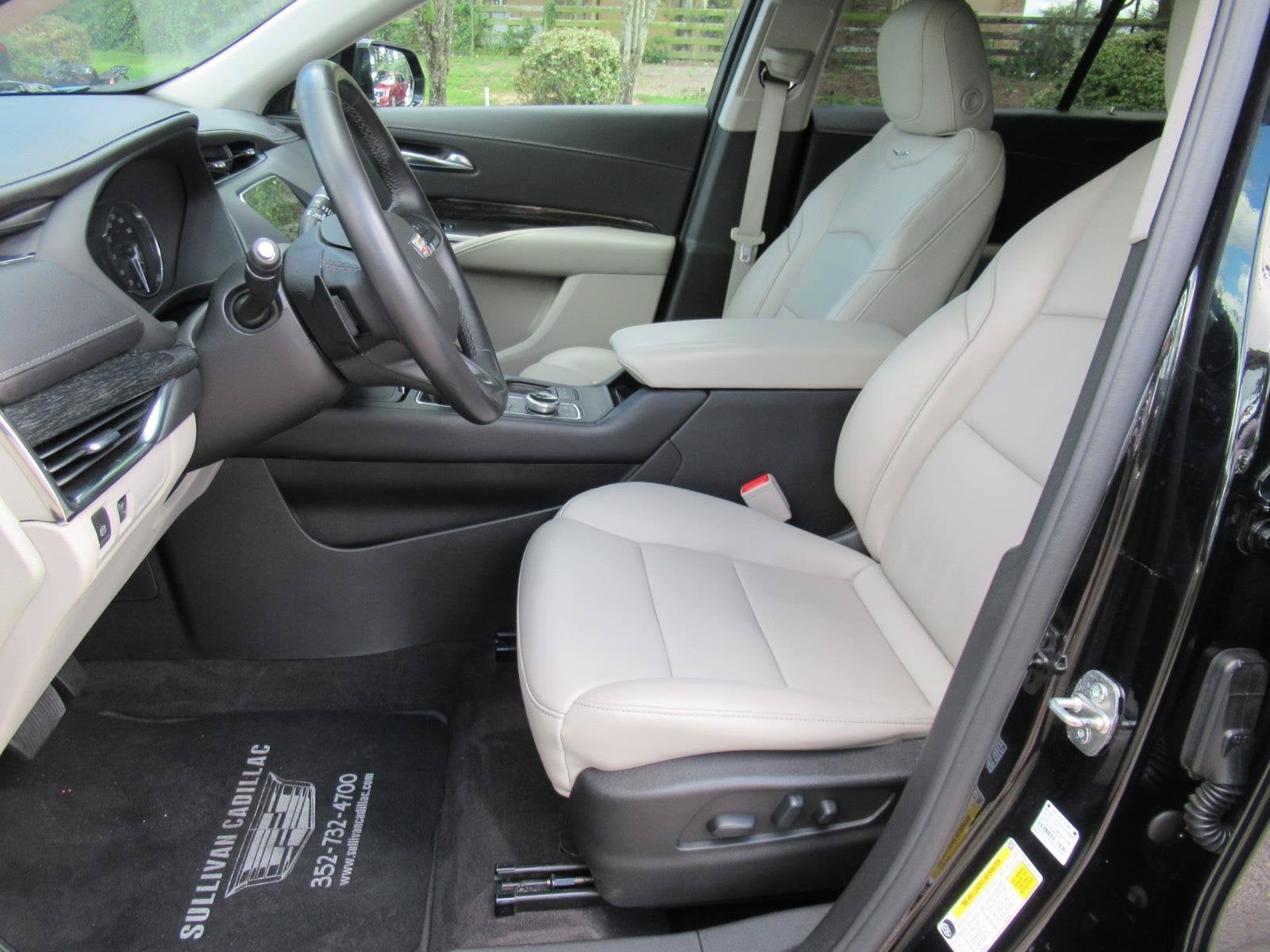 2022 Cadillac XT4 AWD Premium Luxury
