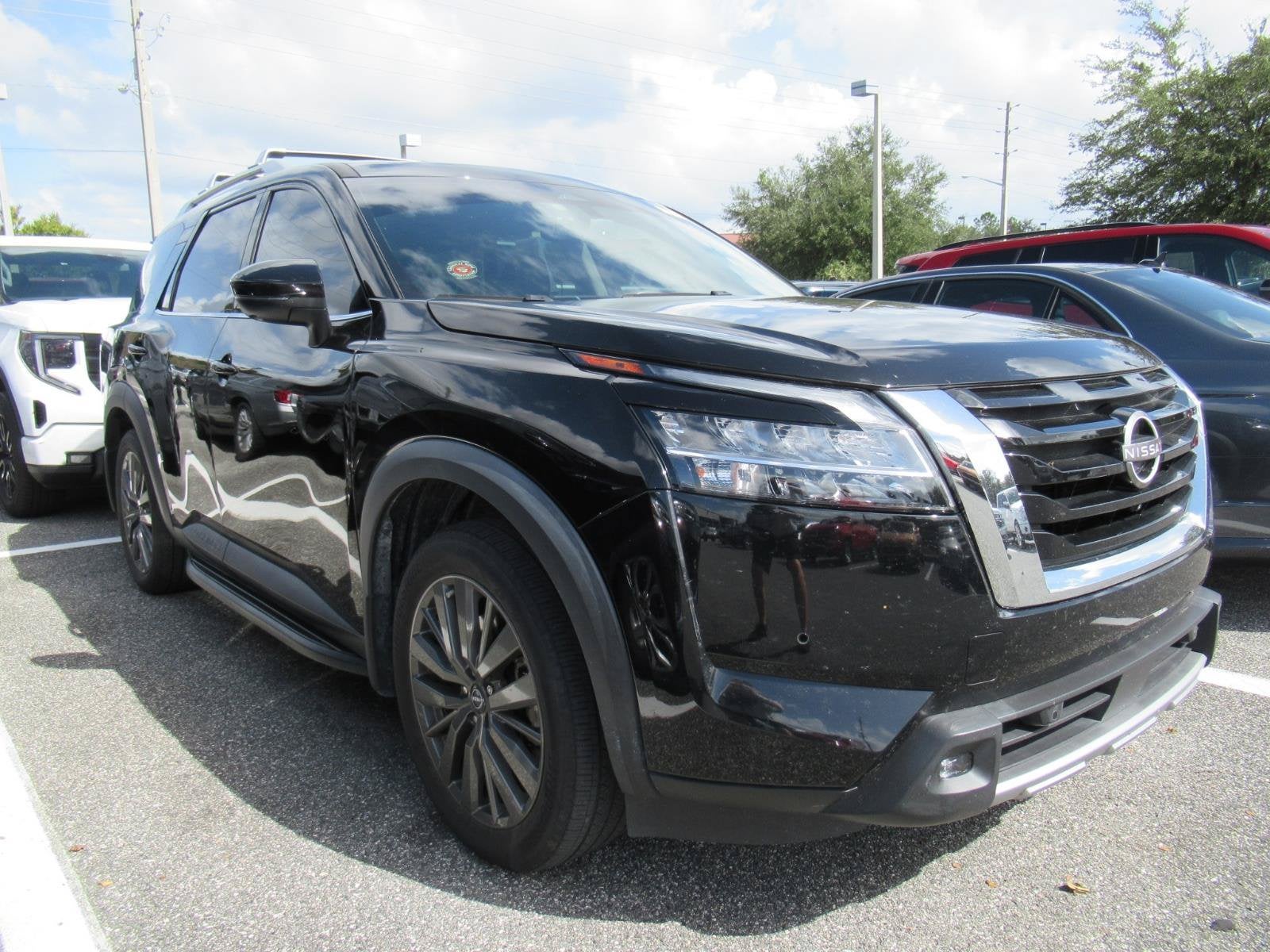 2022 Nissan Pathfinder SL