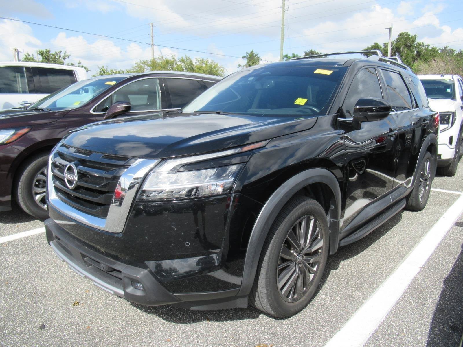 2022 Nissan Pathfinder SL