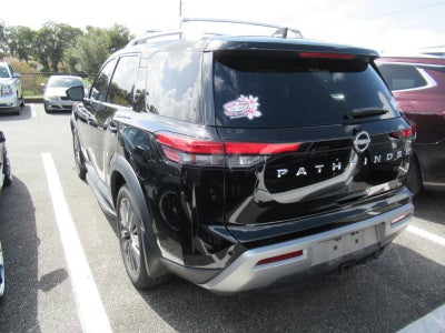 2022 Nissan Pathfinder SL