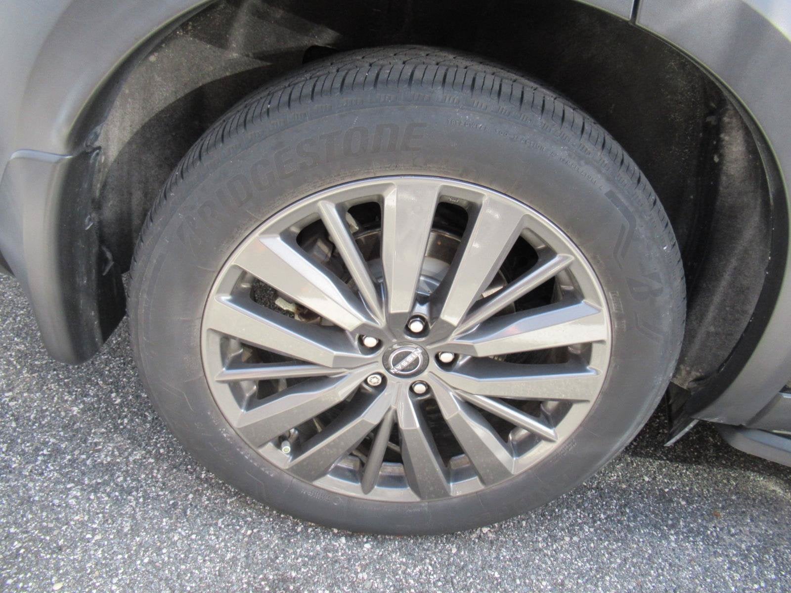 2022 Nissan Pathfinder SL
