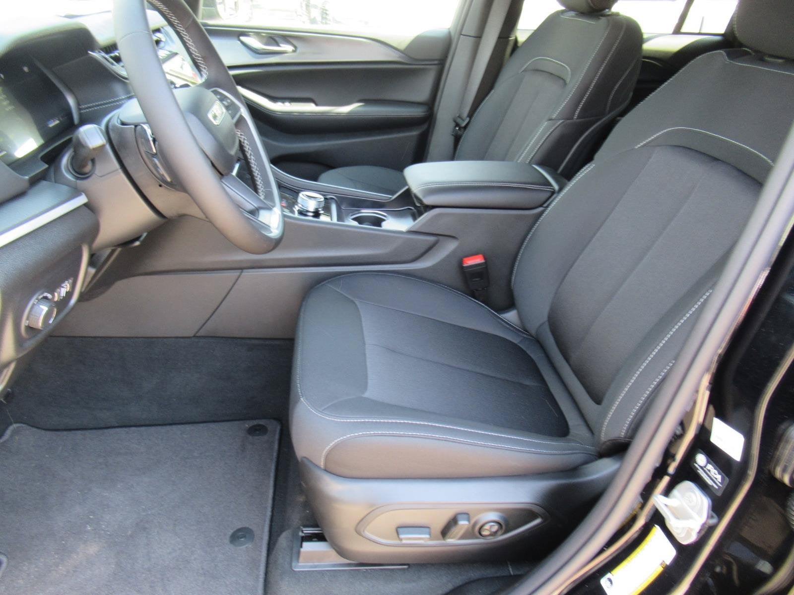 2026 Jeep Grand Cherokee GRAND CHEROKEE LAREDO 4X2