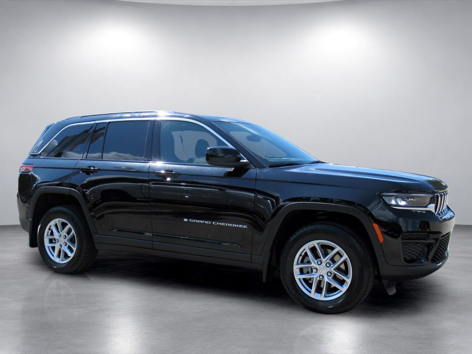 2026 Jeep Grand Cherokee GRAND CHEROKEE LAREDO 4X2