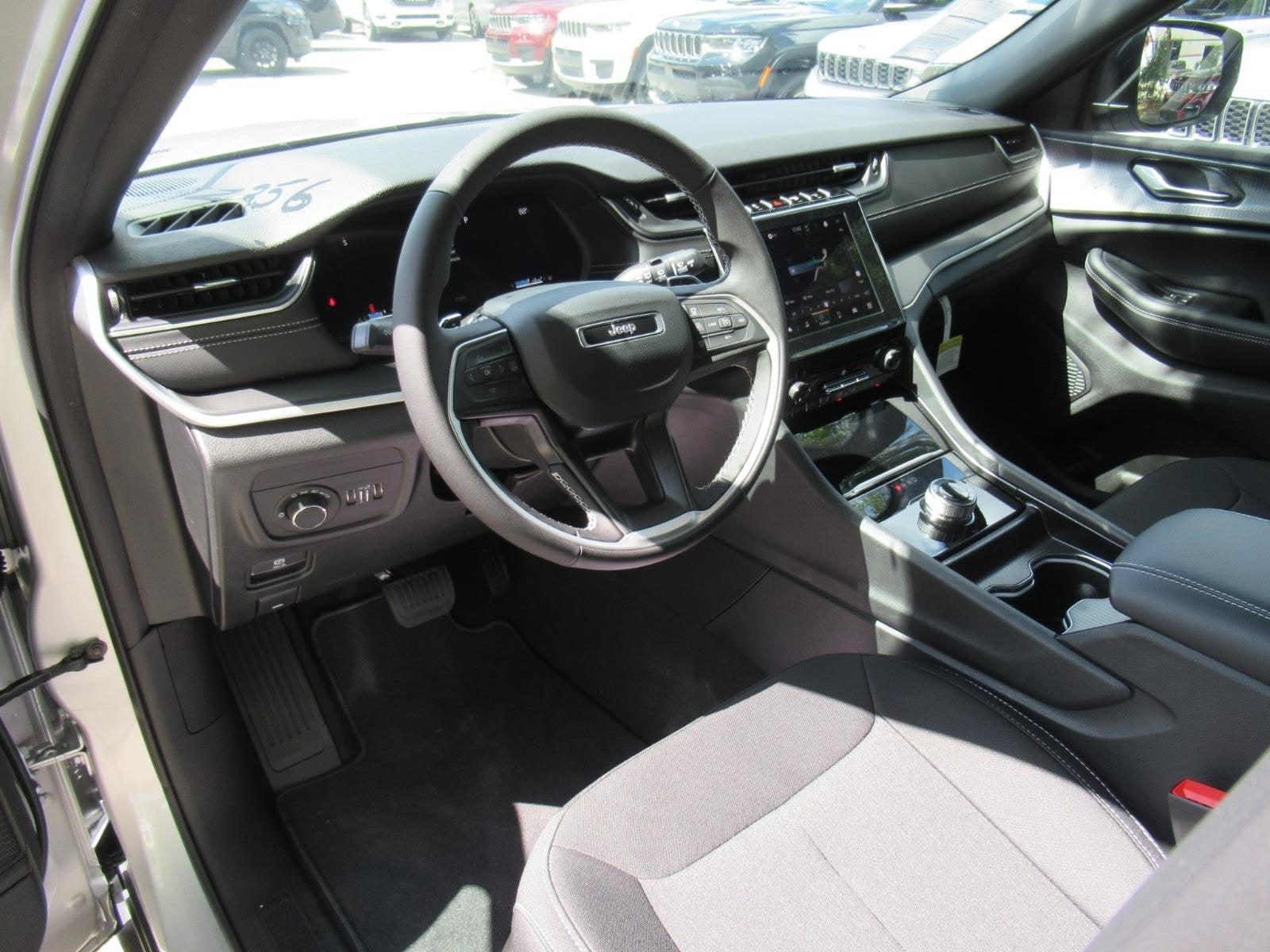 2026 Jeep Grand Cherokee GRAND CHEROKEE LAREDO 4X2