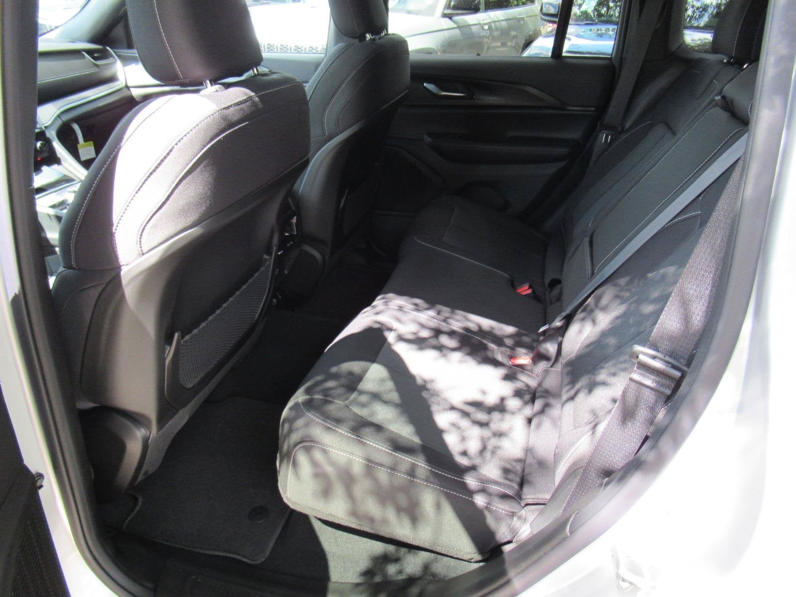 2026 Jeep Grand Cherokee GRAND CHEROKEE LAREDO 4X2