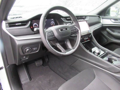 2027 Jeep Grand Cherokee GRAND CHEROKEE LAREDO X 4X2