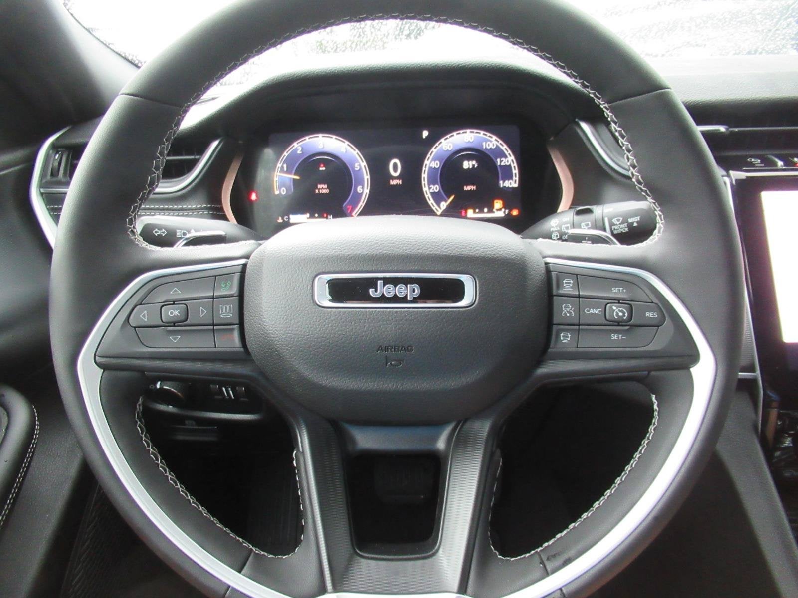 2027 Jeep Grand Cherokee GRAND CHEROKEE LAREDO X 4X2