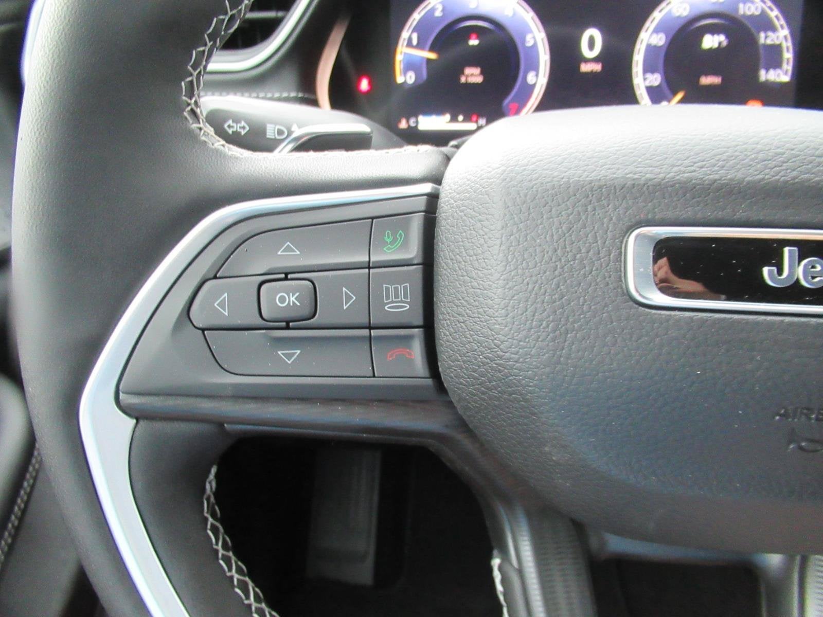 2027 Jeep Grand Cherokee GRAND CHEROKEE LAREDO X 4X2