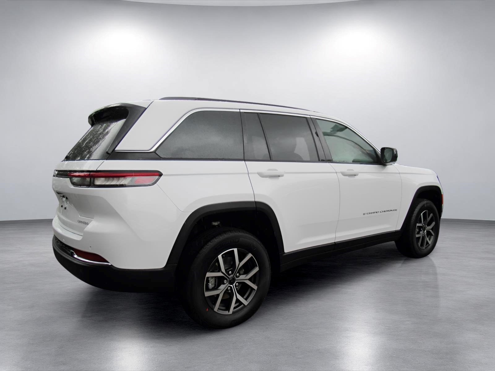 2027 Jeep Grand Cherokee GRAND CHEROKEE LAREDO X 4X2