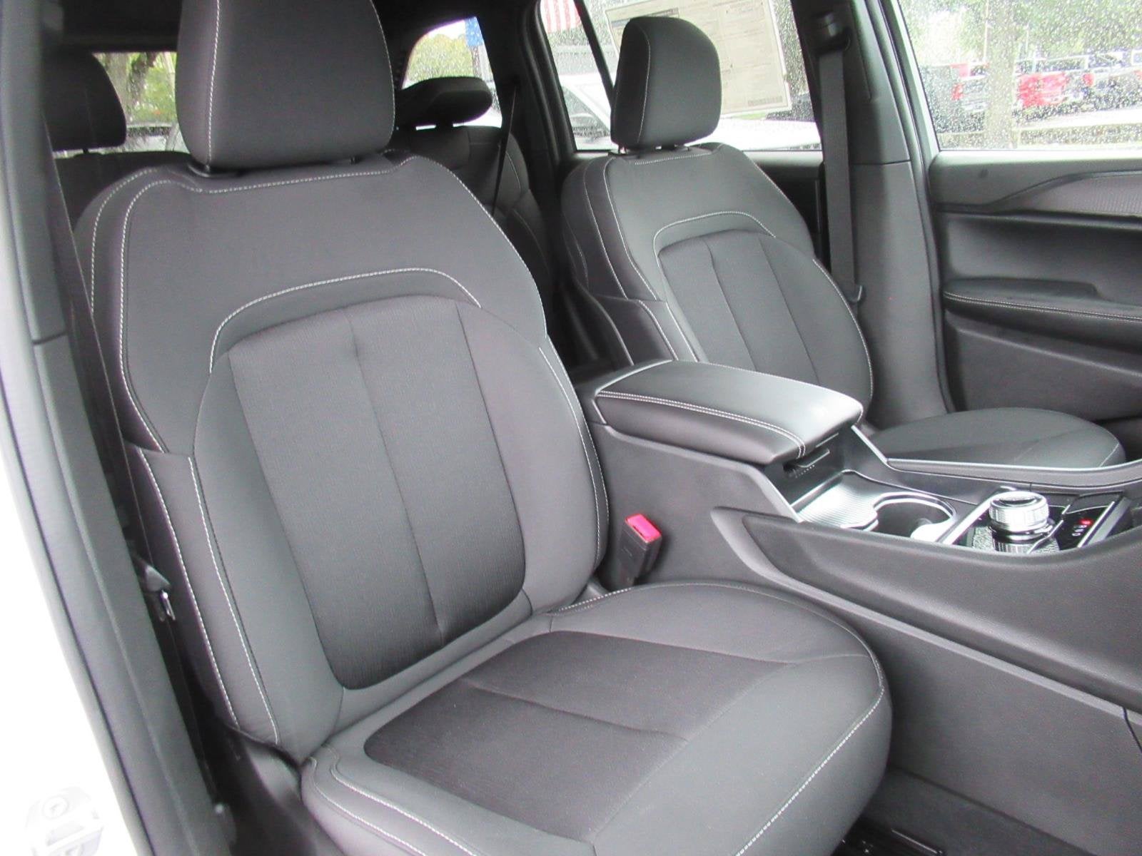 2027 Jeep Grand Cherokee GRAND CHEROKEE LAREDO X 4X2