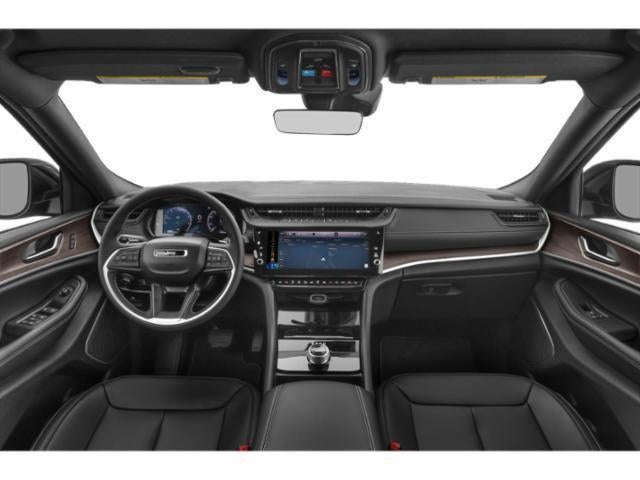 2027 Jeep Grand Cherokee GRAND CHEROKEE LAREDO X 4X2