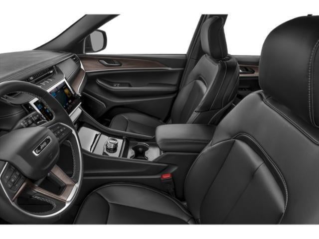 2027 Jeep Grand Cherokee GRAND CHEROKEE LAREDO X 4X2