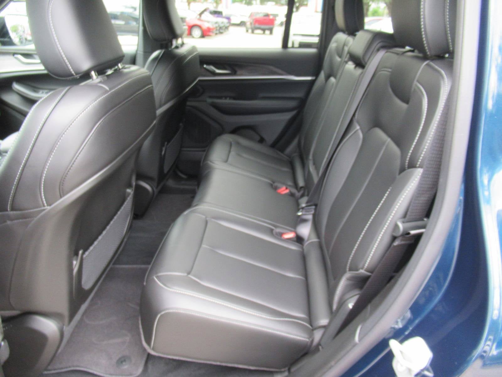 2027 Jeep Grand Cherokee GRAND CHEROKEE LIMITED 4X2