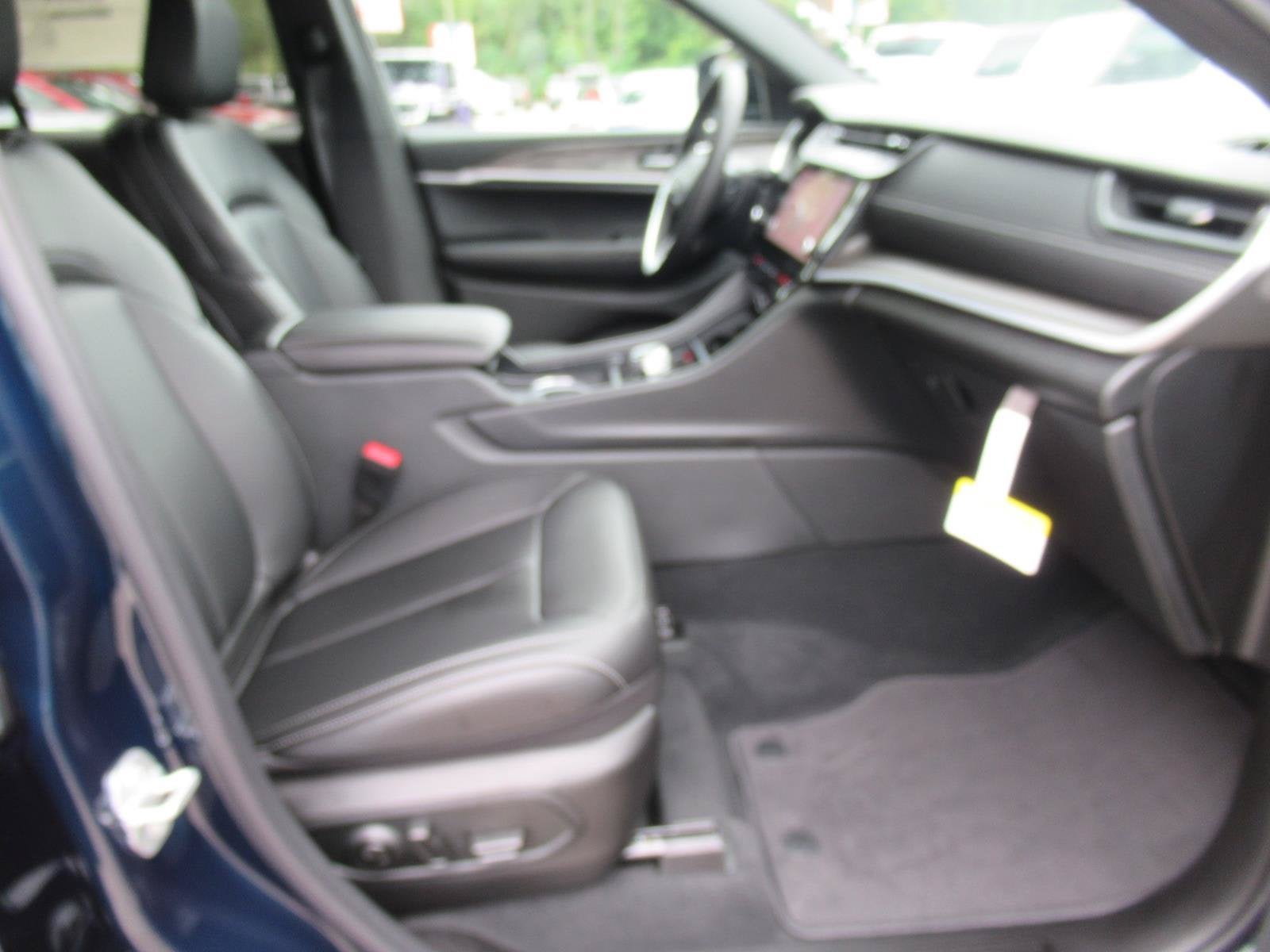 2027 Jeep Grand Cherokee GRAND CHEROKEE LIMITED 4X2