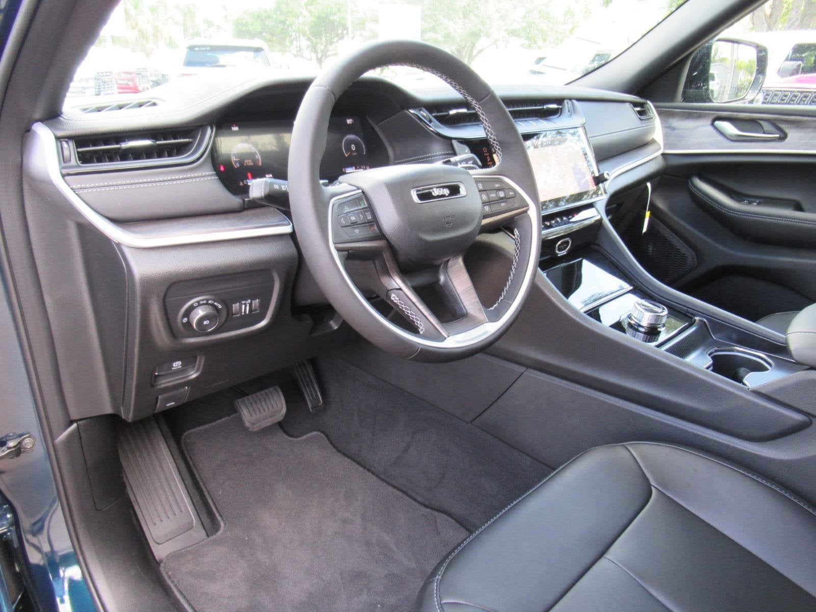 2027 Jeep Grand Cherokee GRAND CHEROKEE LIMITED 4X2