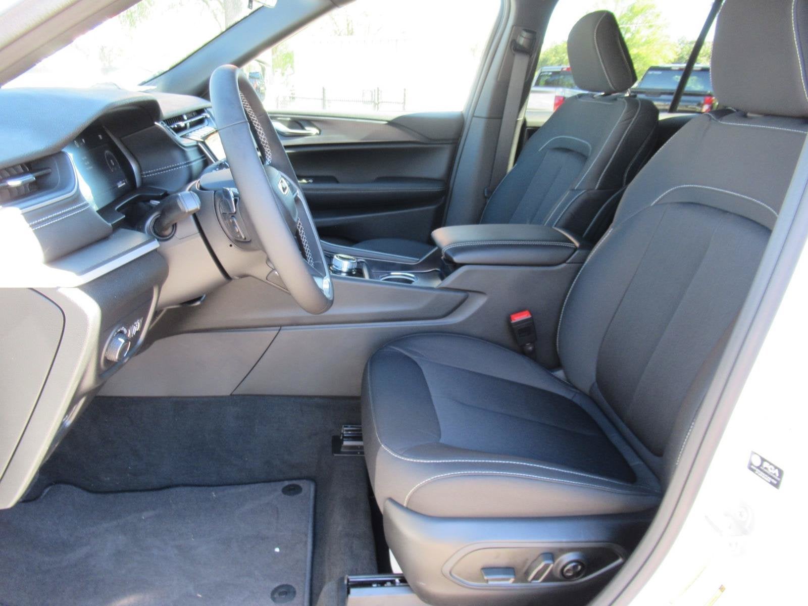 2027 Jeep Grand Cherokee GRAND CHEROKEE LAREDO X 4X4