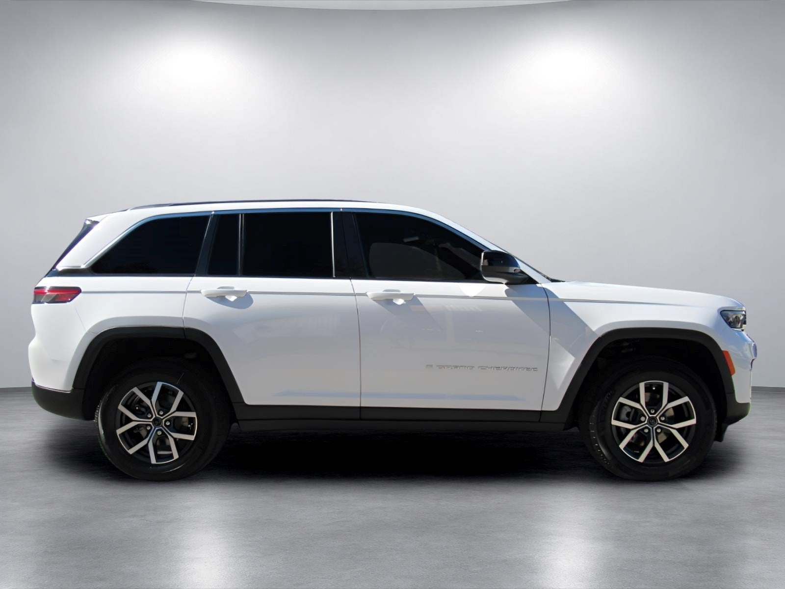 2027 Jeep Grand Cherokee GRAND CHEROKEE LAREDO X 4X4