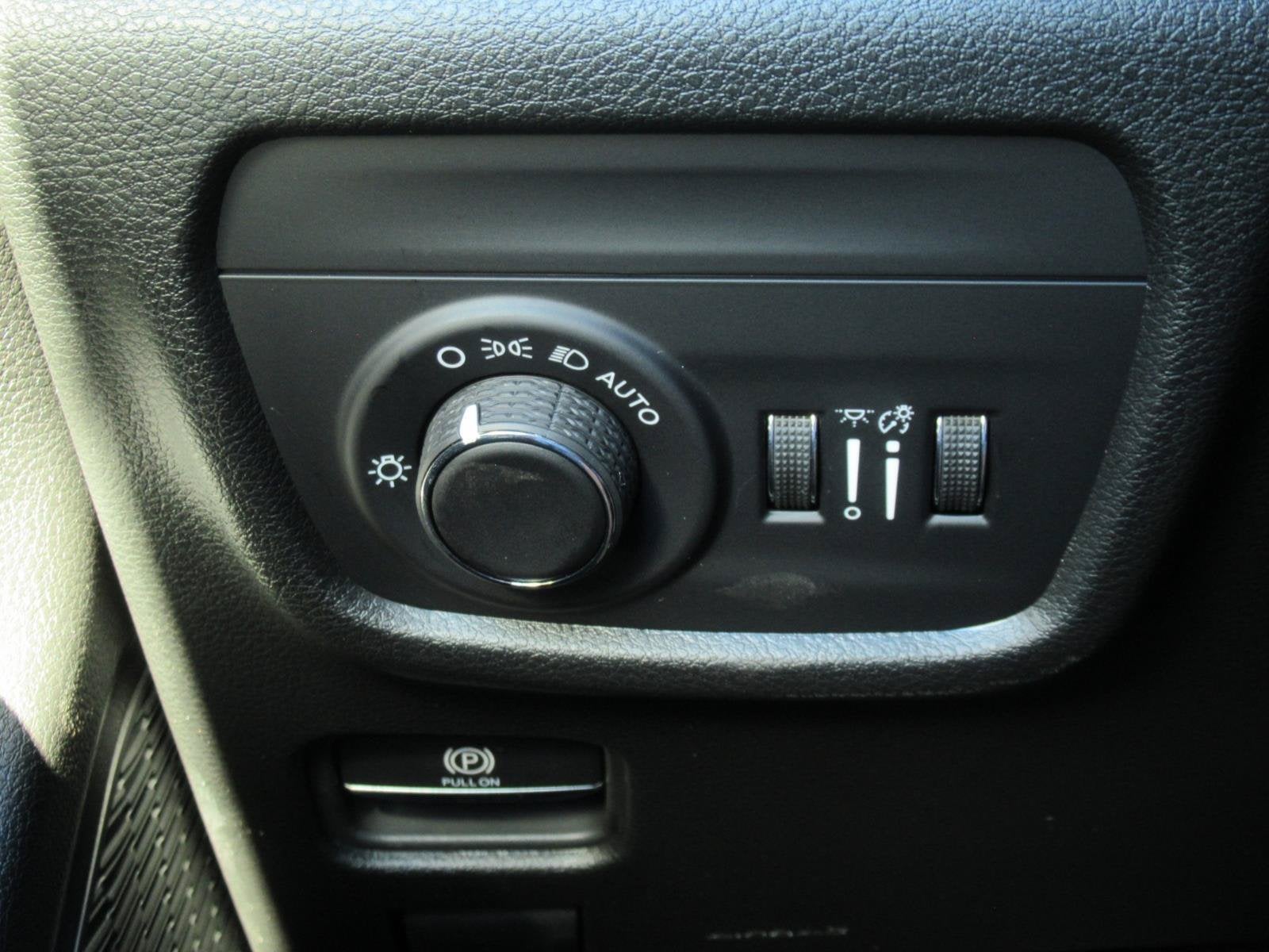 2027 Jeep Grand Cherokee GRAND CHEROKEE LAREDO X 4X4
