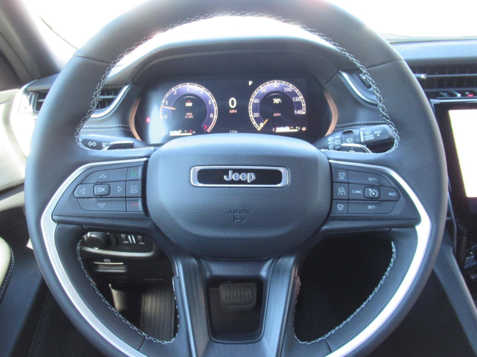 2027 Jeep Grand Cherokee GRAND CHEROKEE LAREDO X 4X4
