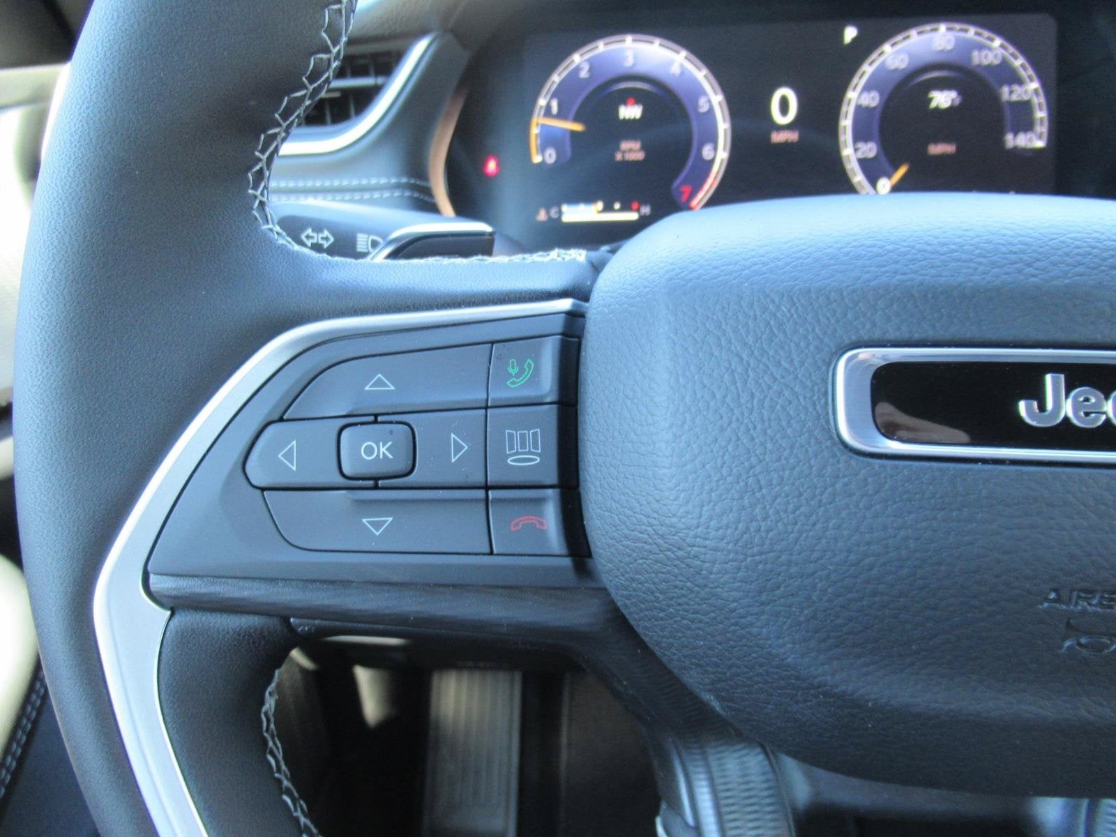 2027 Jeep Grand Cherokee GRAND CHEROKEE LAREDO X 4X4