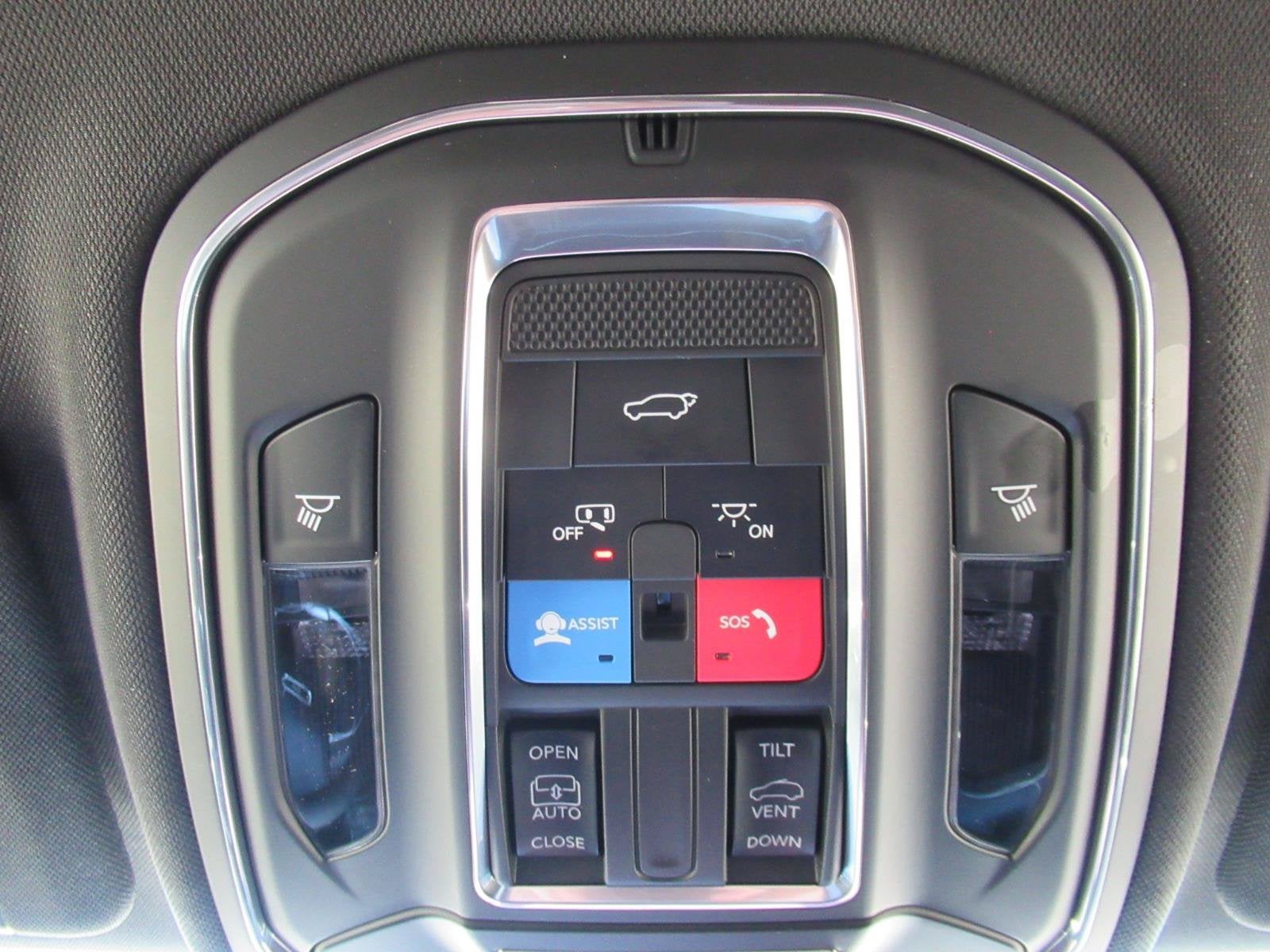 2027 Jeep Grand Cherokee GRAND CHEROKEE LAREDO X 4X4