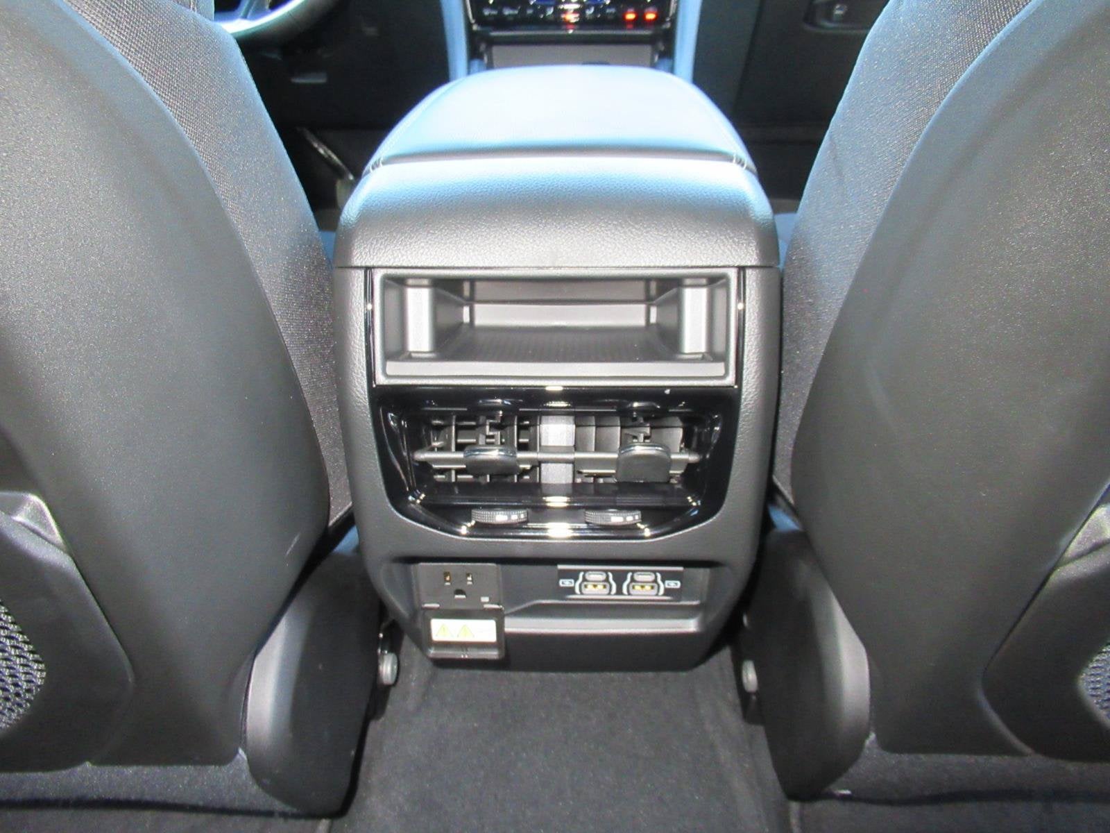 2027 Jeep Grand Cherokee GRAND CHEROKEE LAREDO X 4X4