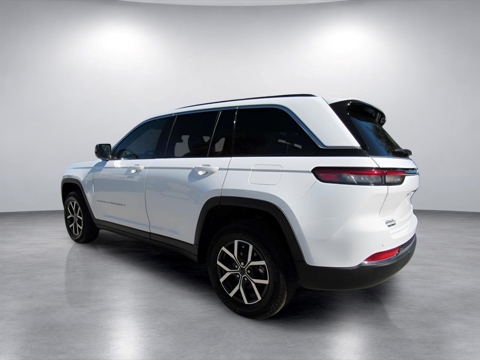 2027 Jeep Grand Cherokee GRAND CHEROKEE LAREDO X 4X4
