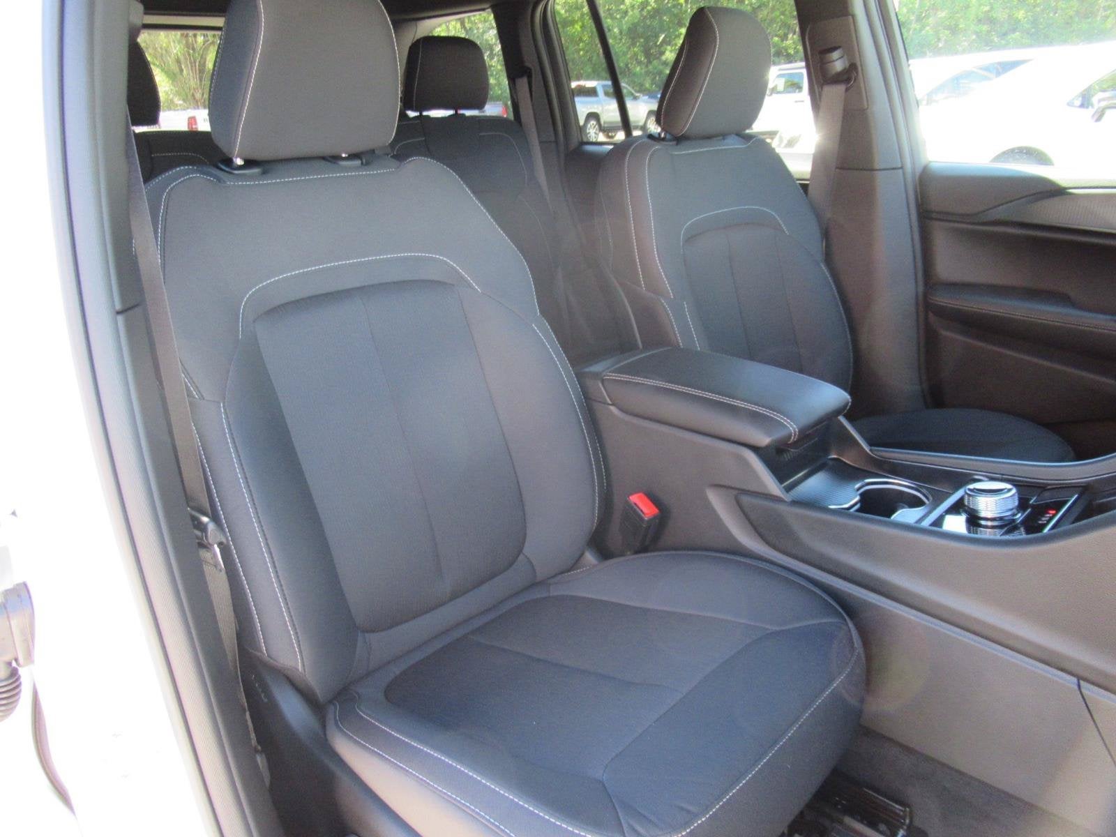 2027 Jeep Grand Cherokee GRAND CHEROKEE LAREDO X 4X4