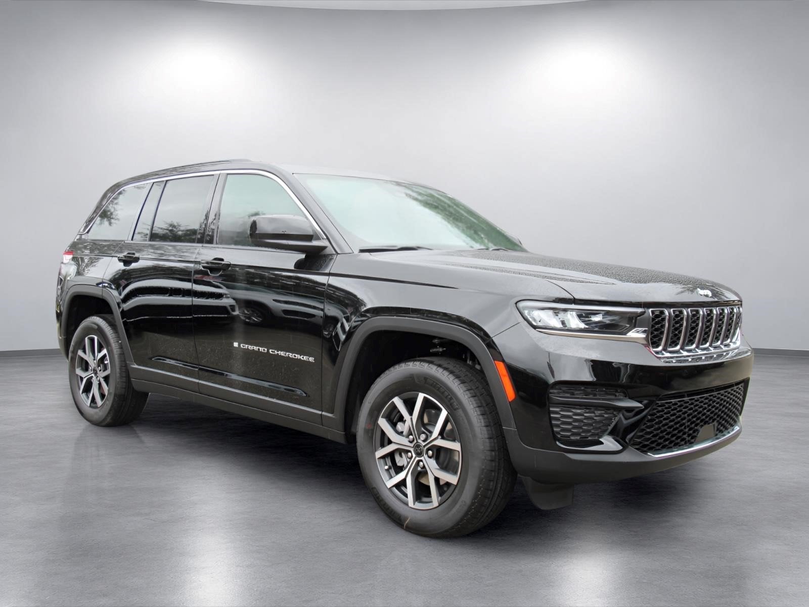 2027 Jeep Grand Cherokee GRAND CHEROKEE LAREDO X 4X4