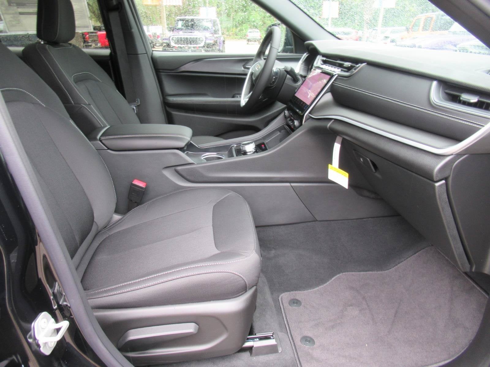 2027 Jeep Grand Cherokee GRAND CHEROKEE LAREDO X 4X4