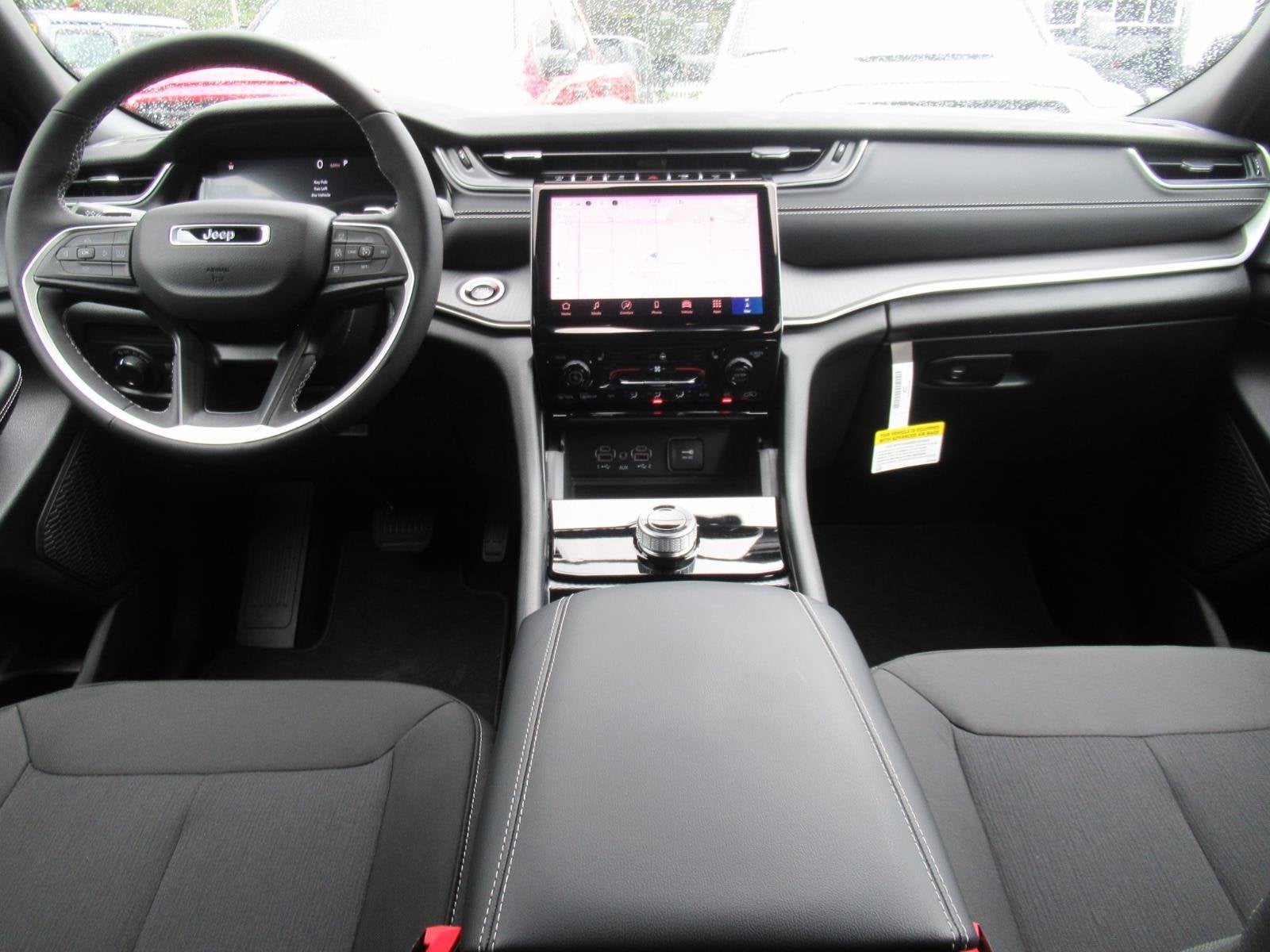 2027 Jeep Grand Cherokee GRAND CHEROKEE LAREDO X 4X4