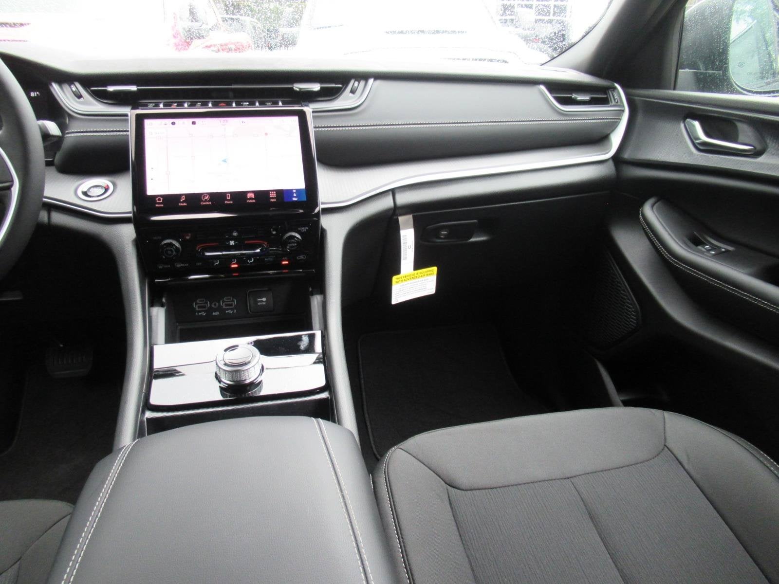2027 Jeep Grand Cherokee GRAND CHEROKEE LAREDO X 4X4