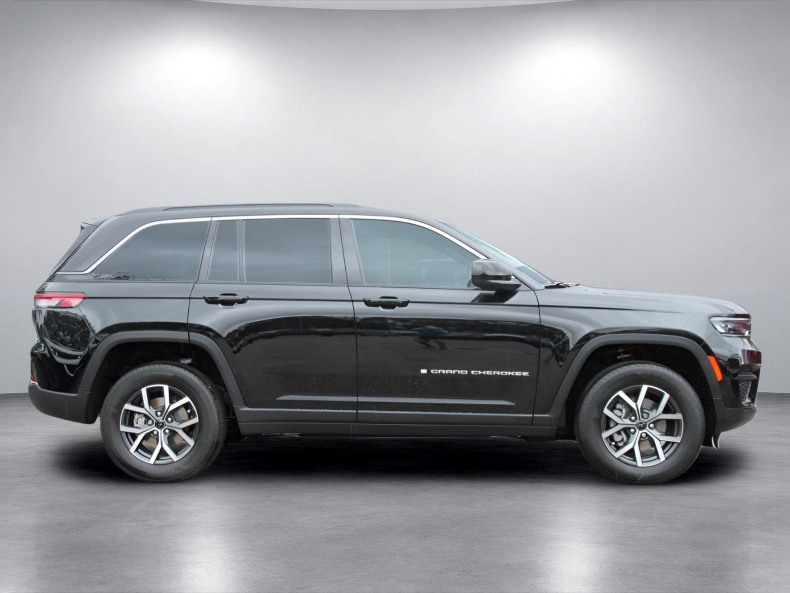 2027 Jeep Grand Cherokee GRAND CHEROKEE LAREDO X 4X4