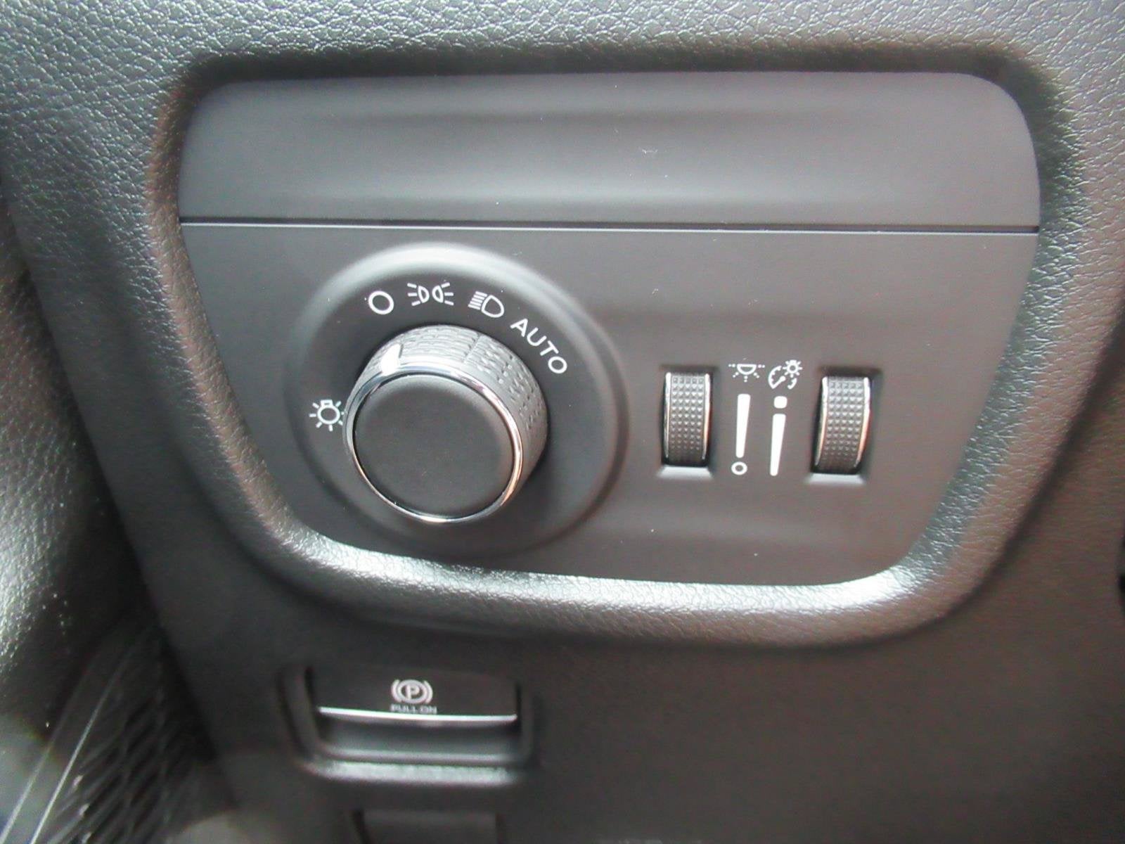 2027 Jeep Grand Cherokee GRAND CHEROKEE LAREDO X 4X4
