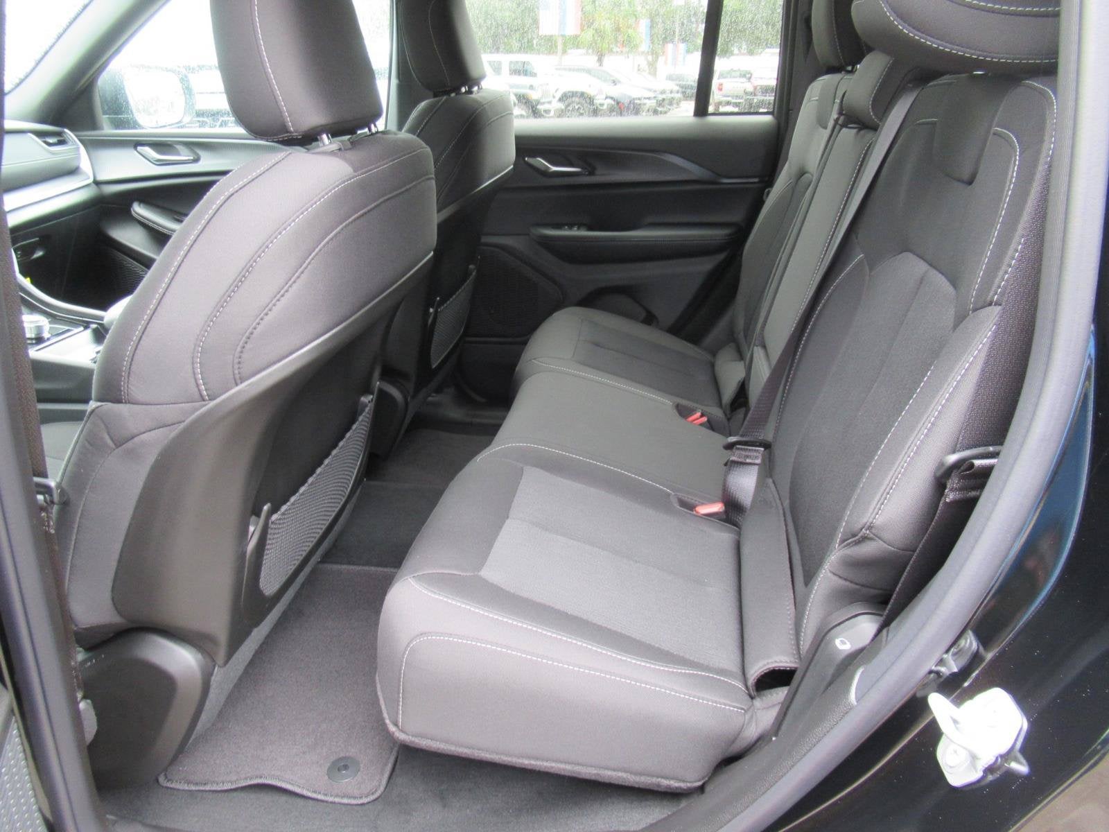 2027 Jeep Grand Cherokee GRAND CHEROKEE LAREDO X 4X4