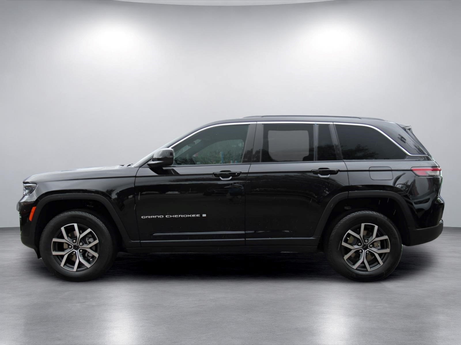 2027 Jeep Grand Cherokee GRAND CHEROKEE LAREDO X 4X4