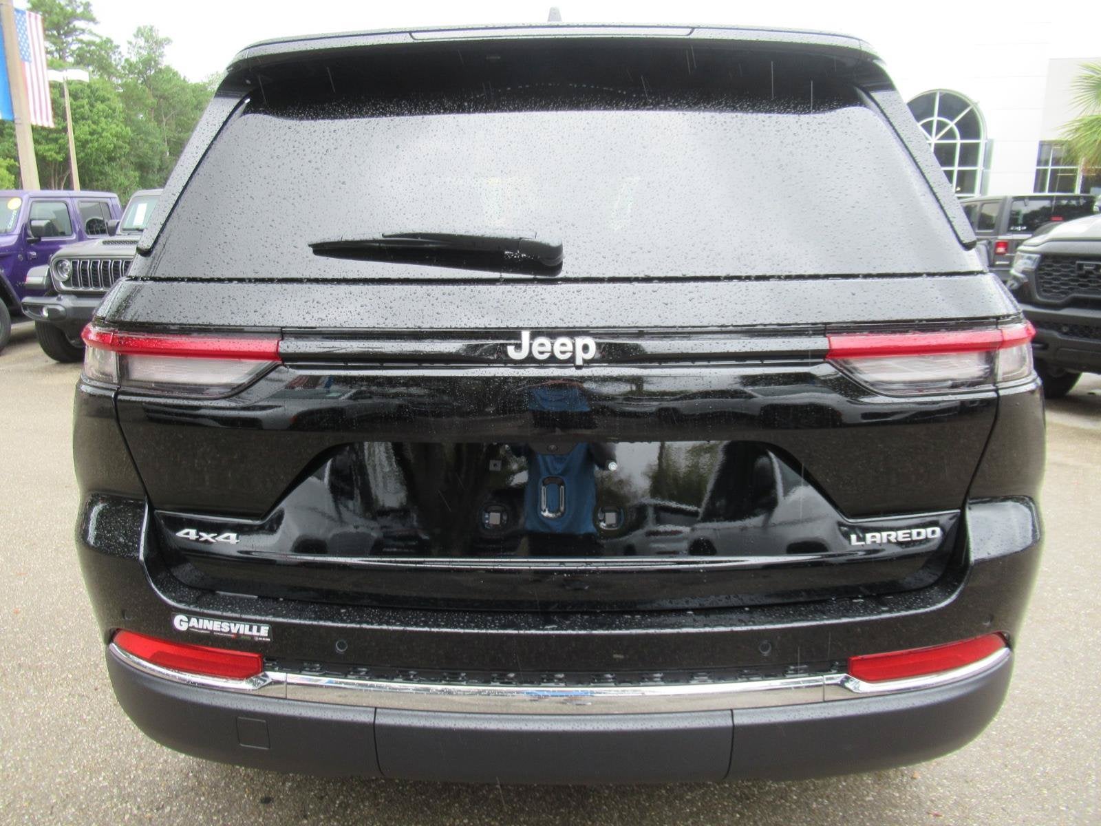2027 Jeep Grand Cherokee GRAND CHEROKEE LAREDO X 4X4