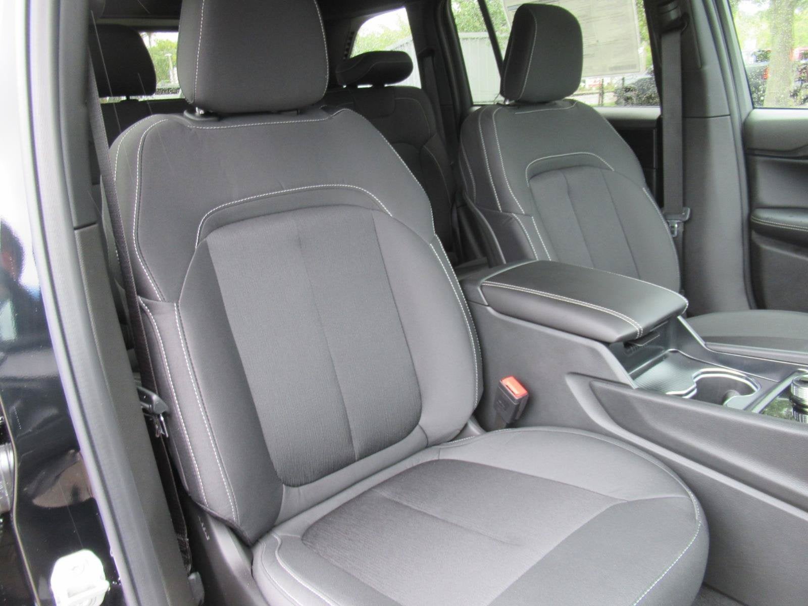 2027 Jeep Grand Cherokee GRAND CHEROKEE LAREDO X 4X4