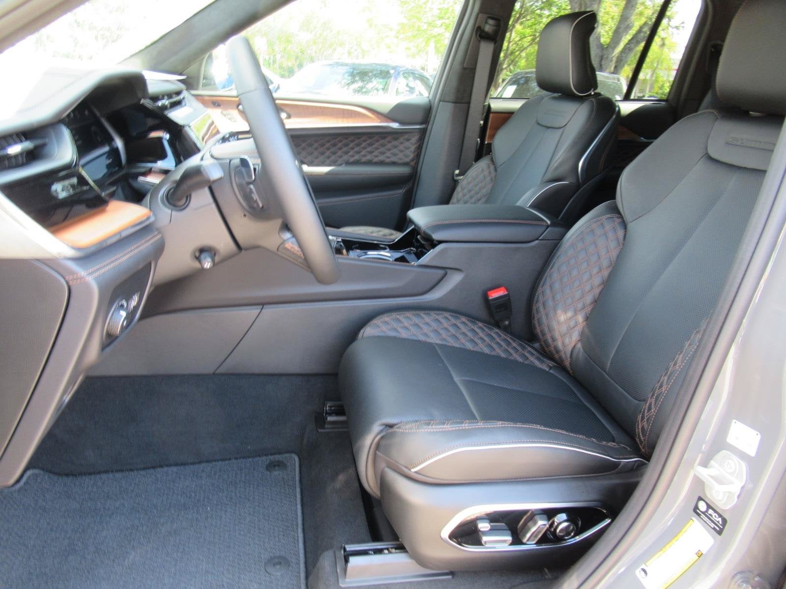 2027 Jeep Grand Cherokee GRAND CHEROKEE SUMMIT 4X4