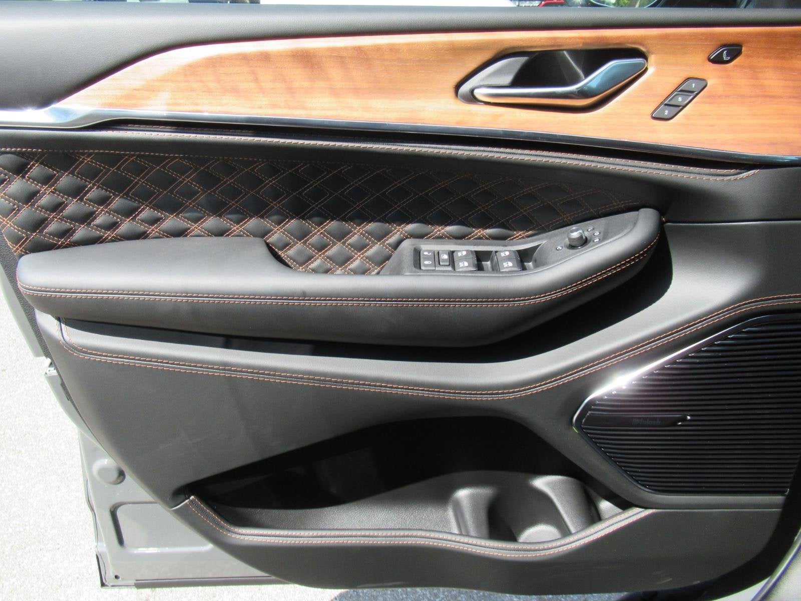 2027 Jeep Grand Cherokee GRAND CHEROKEE SUMMIT 4X4