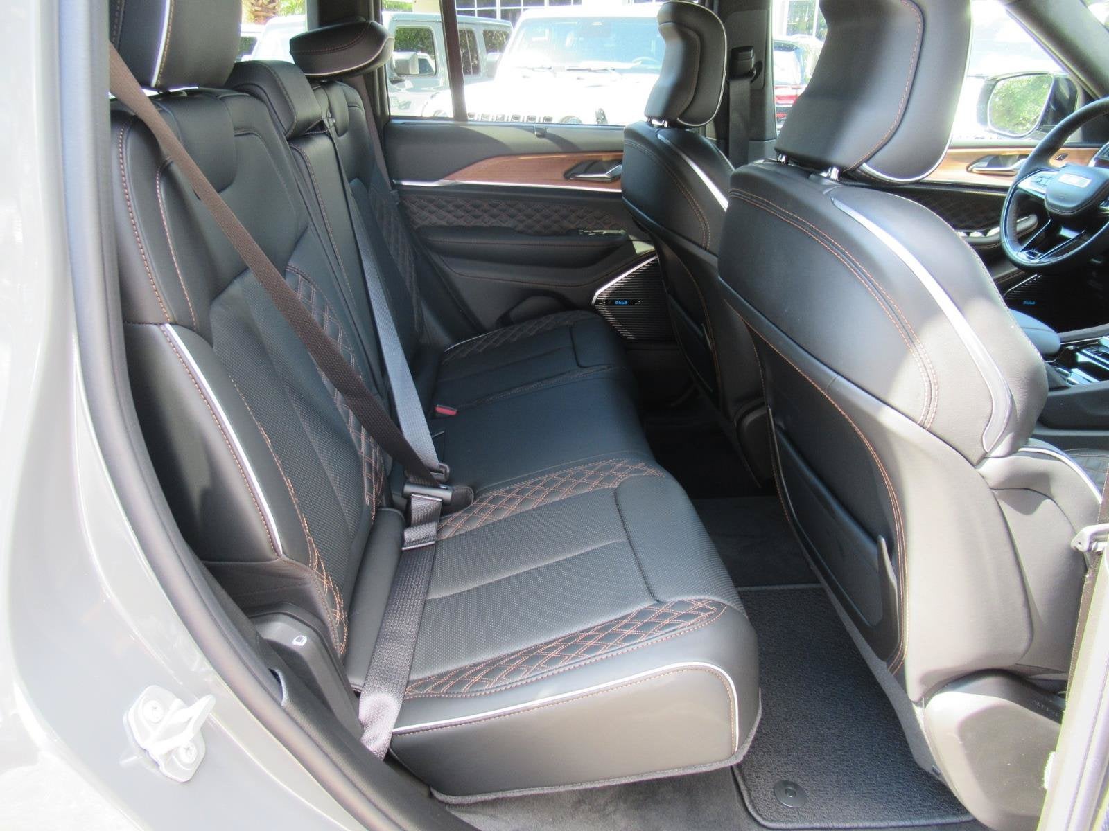 2027 Jeep Grand Cherokee GRAND CHEROKEE SUMMIT 4X4