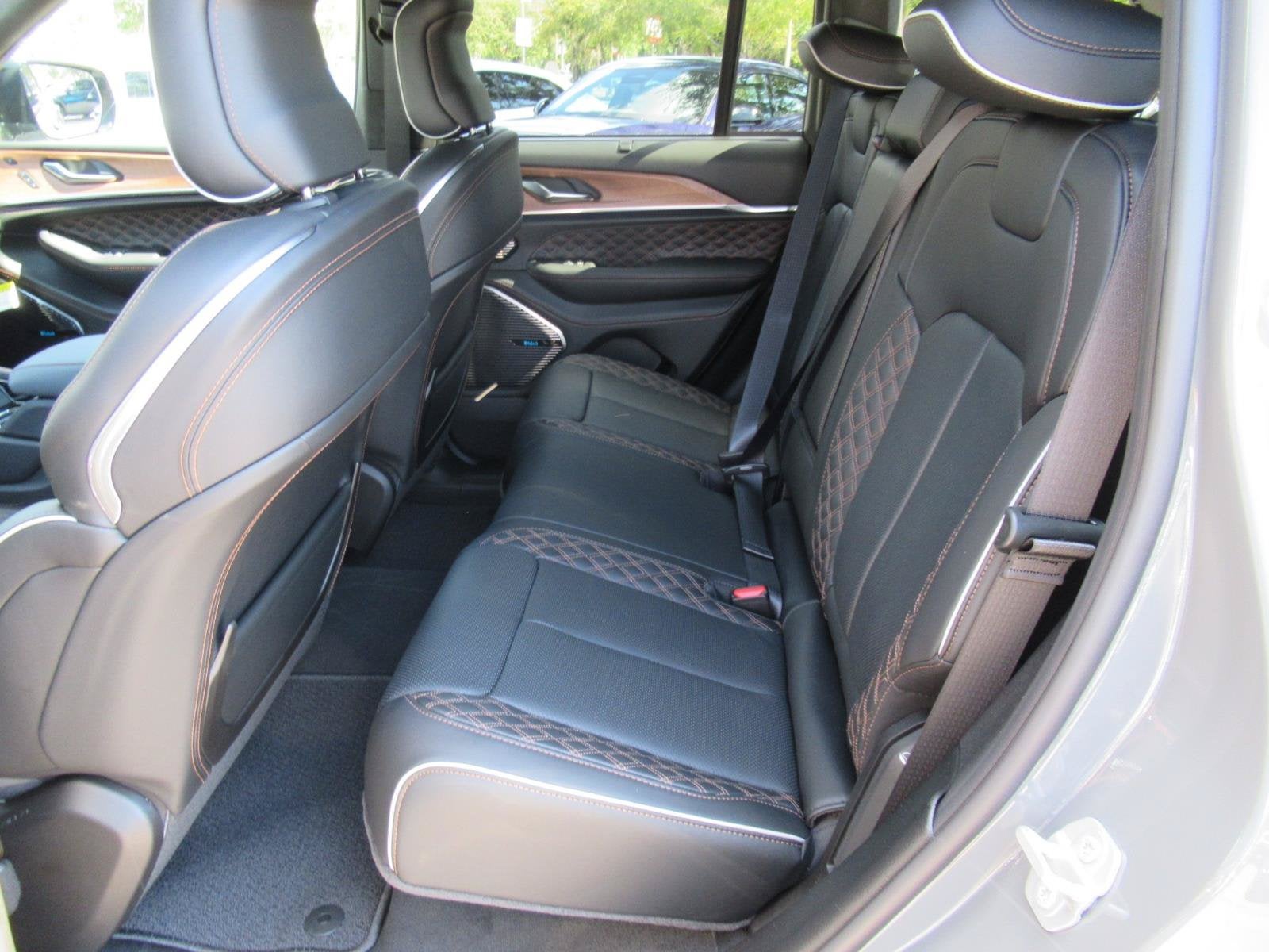 2027 Jeep Grand Cherokee GRAND CHEROKEE SUMMIT 4X4