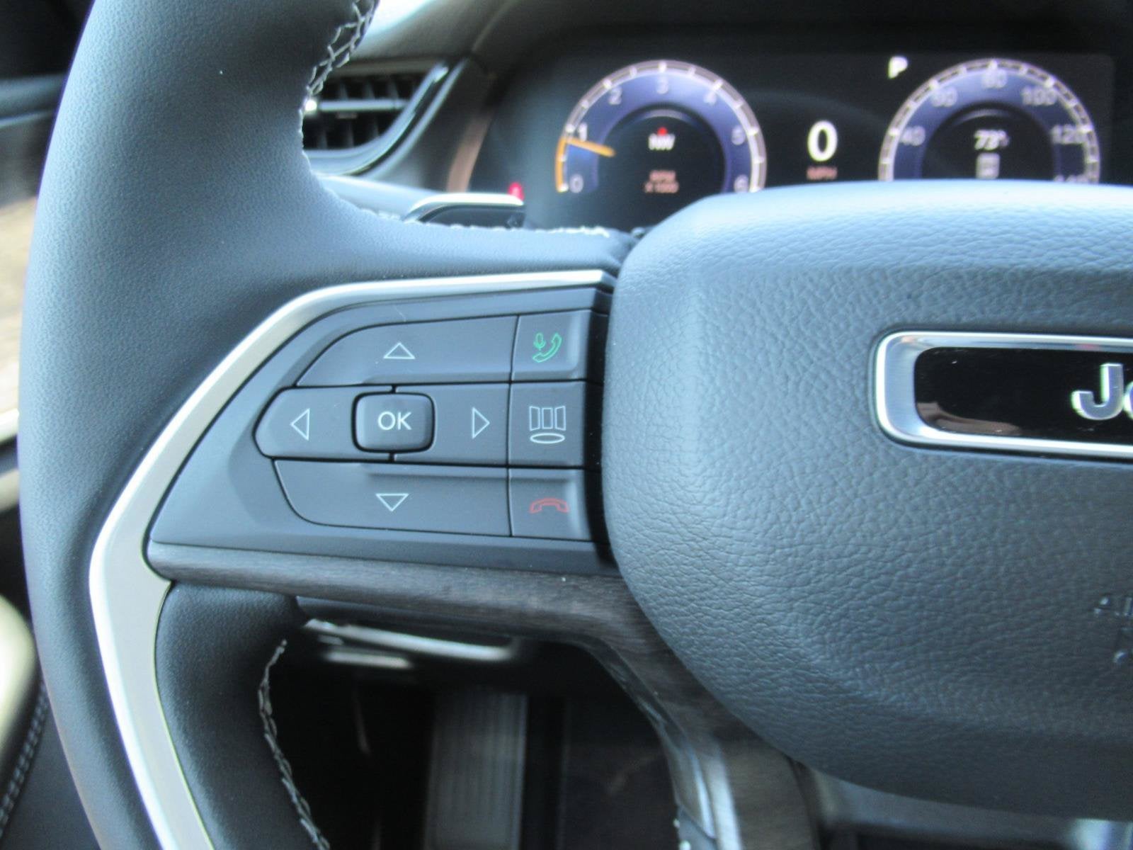 2027 Jeep Grand Cherokee GRAND CHEROKEE L LAREDO ALTITUDE 4X2
