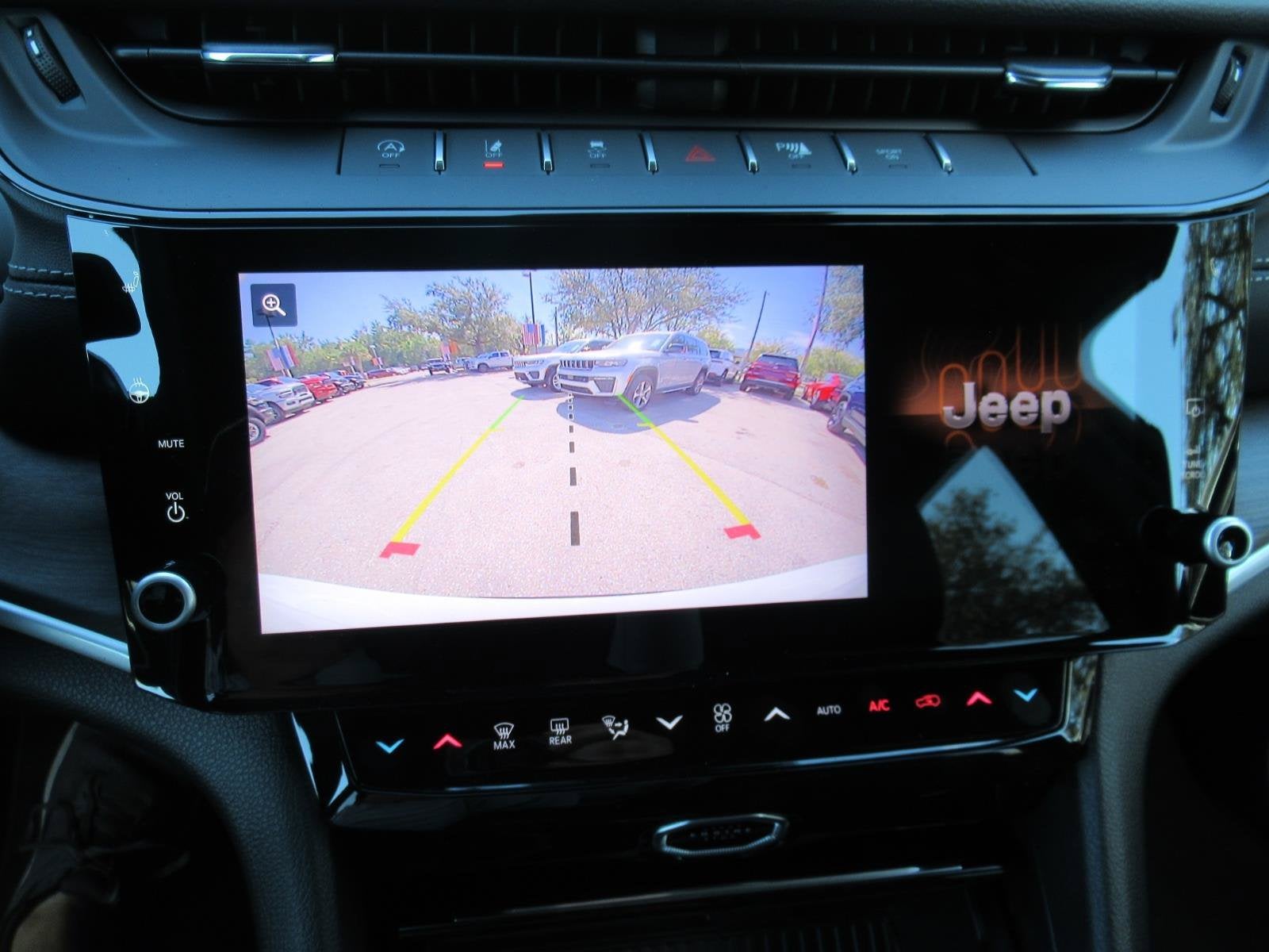 2027 Jeep Grand Cherokee GRAND CHEROKEE L LAREDO ALTITUDE 4X2