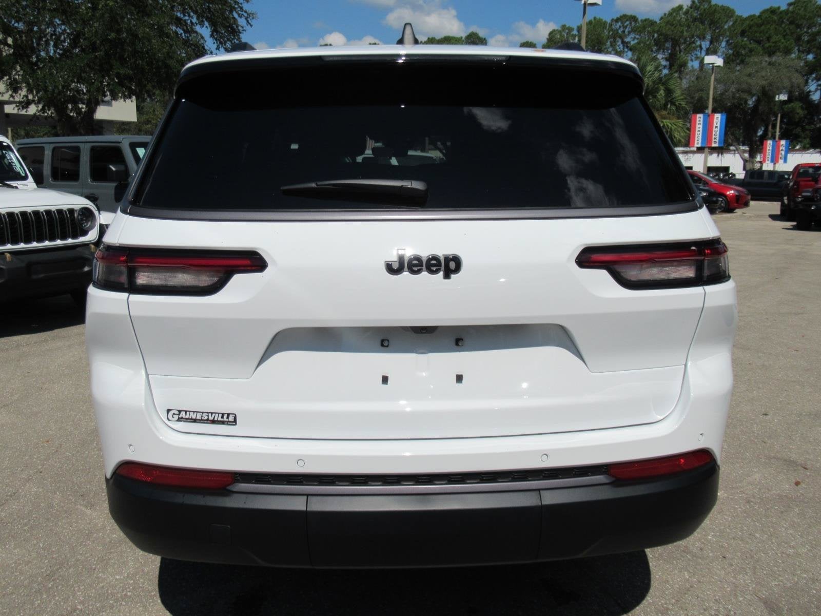 2027 Jeep Grand Cherokee GRAND CHEROKEE L LAREDO ALTITUDE 4X2