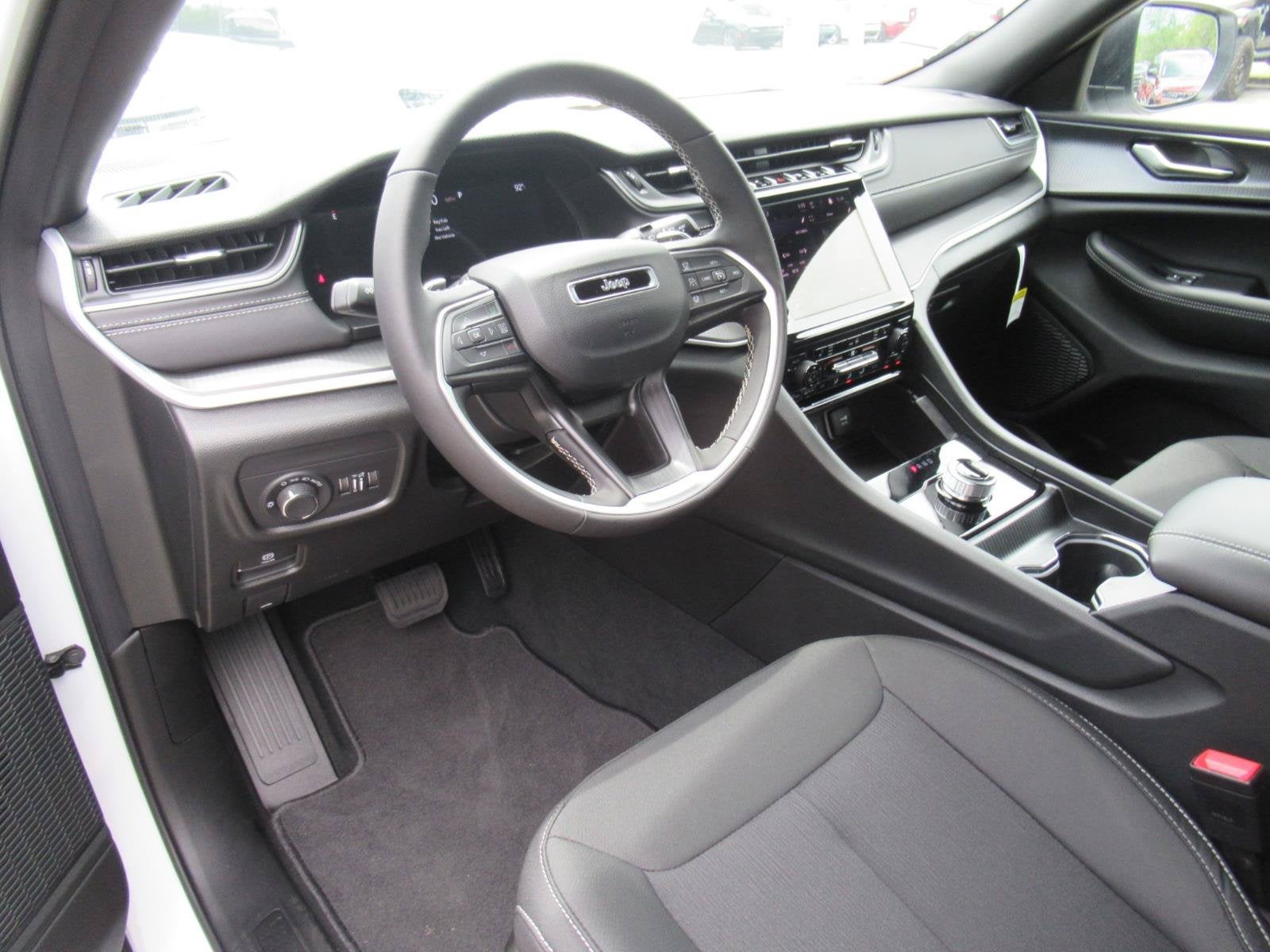 2026 Jeep Grand Cherokee GRAND CHEROKEE L LAREDO X 4X4