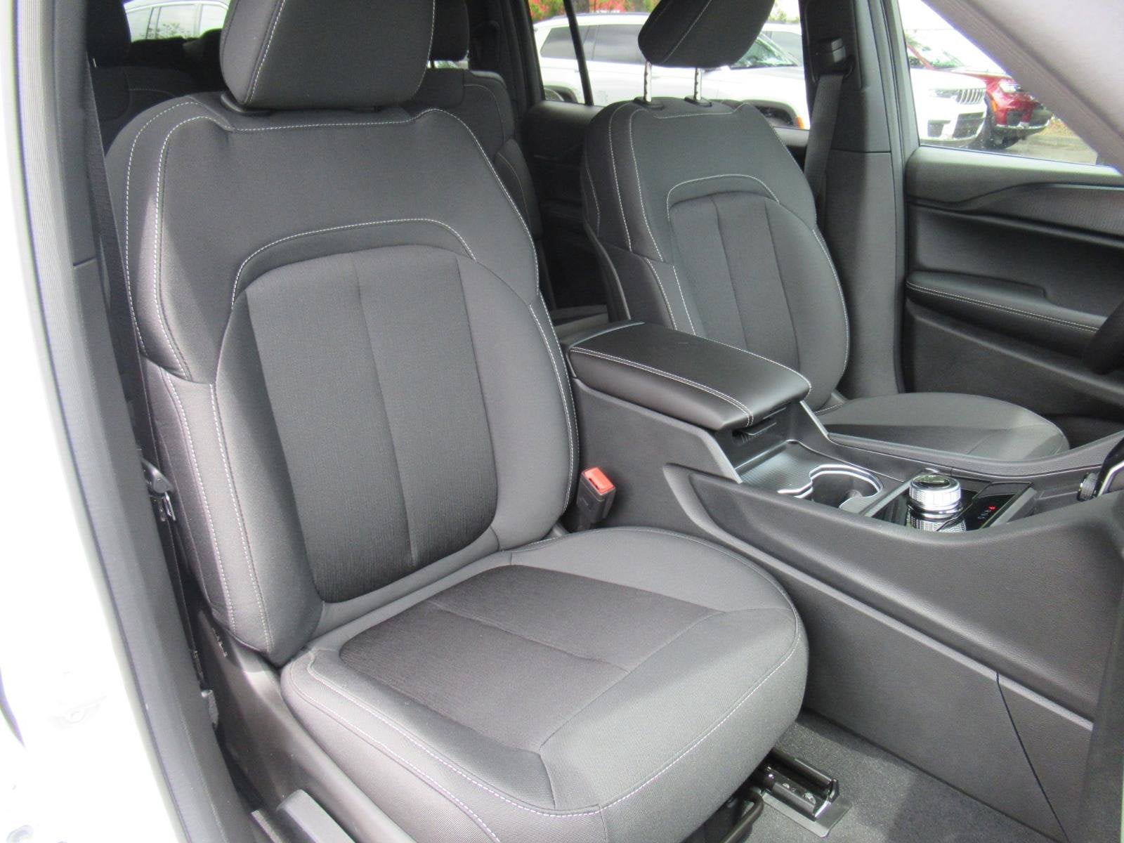 2026 Jeep Grand Cherokee GRAND CHEROKEE L LAREDO X 4X4