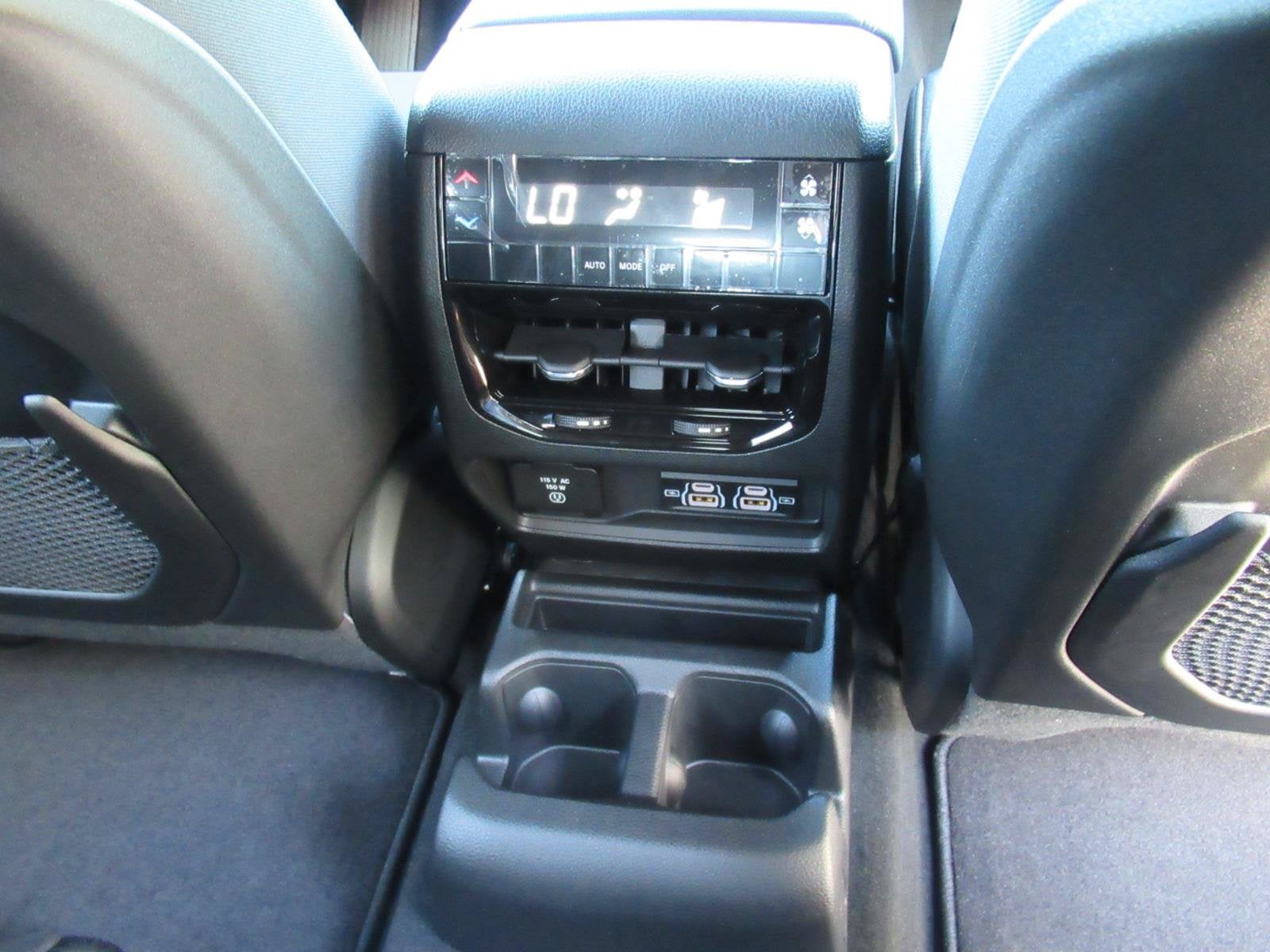 2026 Jeep Grand Cherokee GRAND CHEROKEE L LAREDO X 4X4