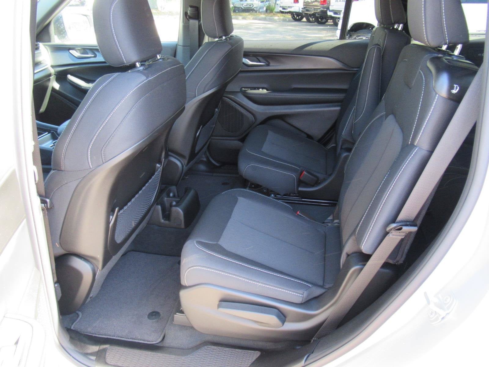2026 Jeep Grand Cherokee GRAND CHEROKEE L LAREDO X 4X4