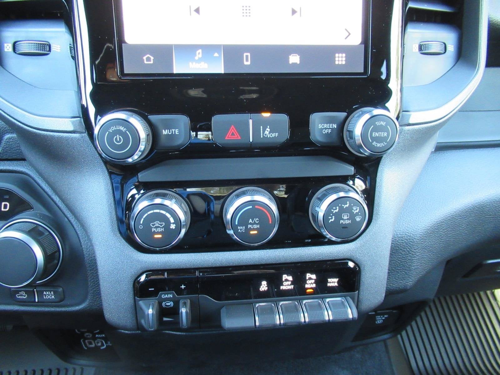 2027 RAM 1500 RAM 1500 WARLOCK CREW CAB 4X4 5'7' BOX